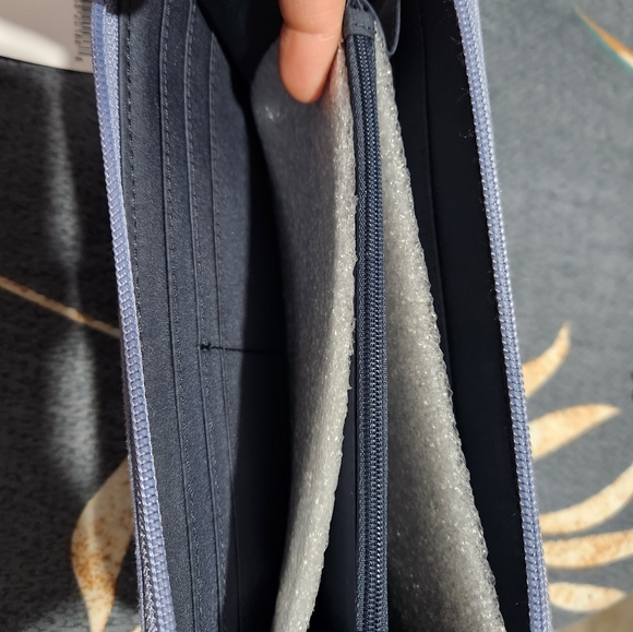 New Tommy Hilfiger Long Wallet - Picture 3 of 4